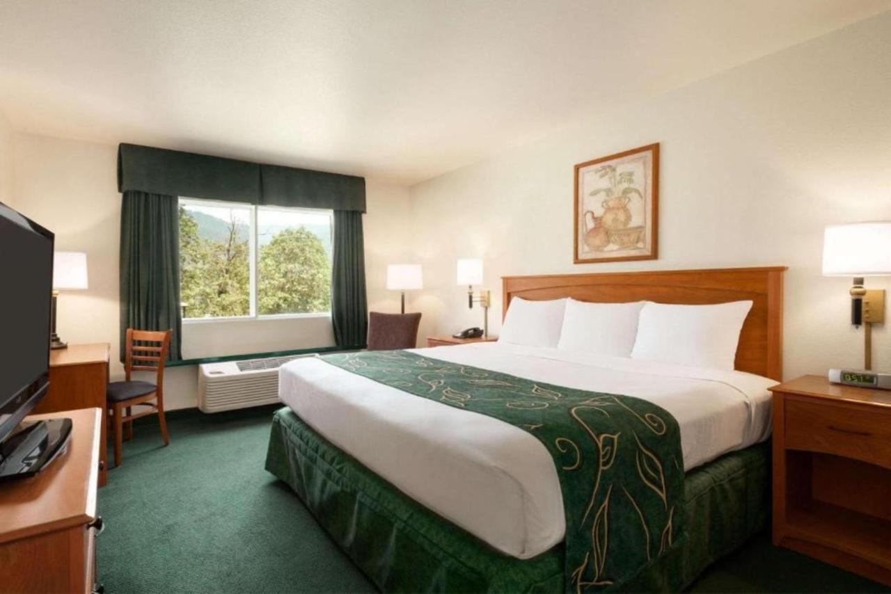 Travelodge By Wyndham Dunsmuir Exteriér fotografie