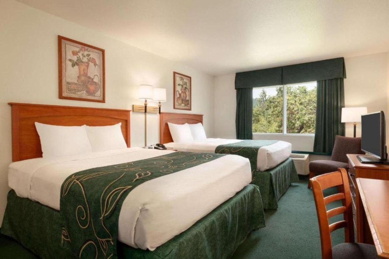 Travelodge By Wyndham Dunsmuir Exteriér fotografie