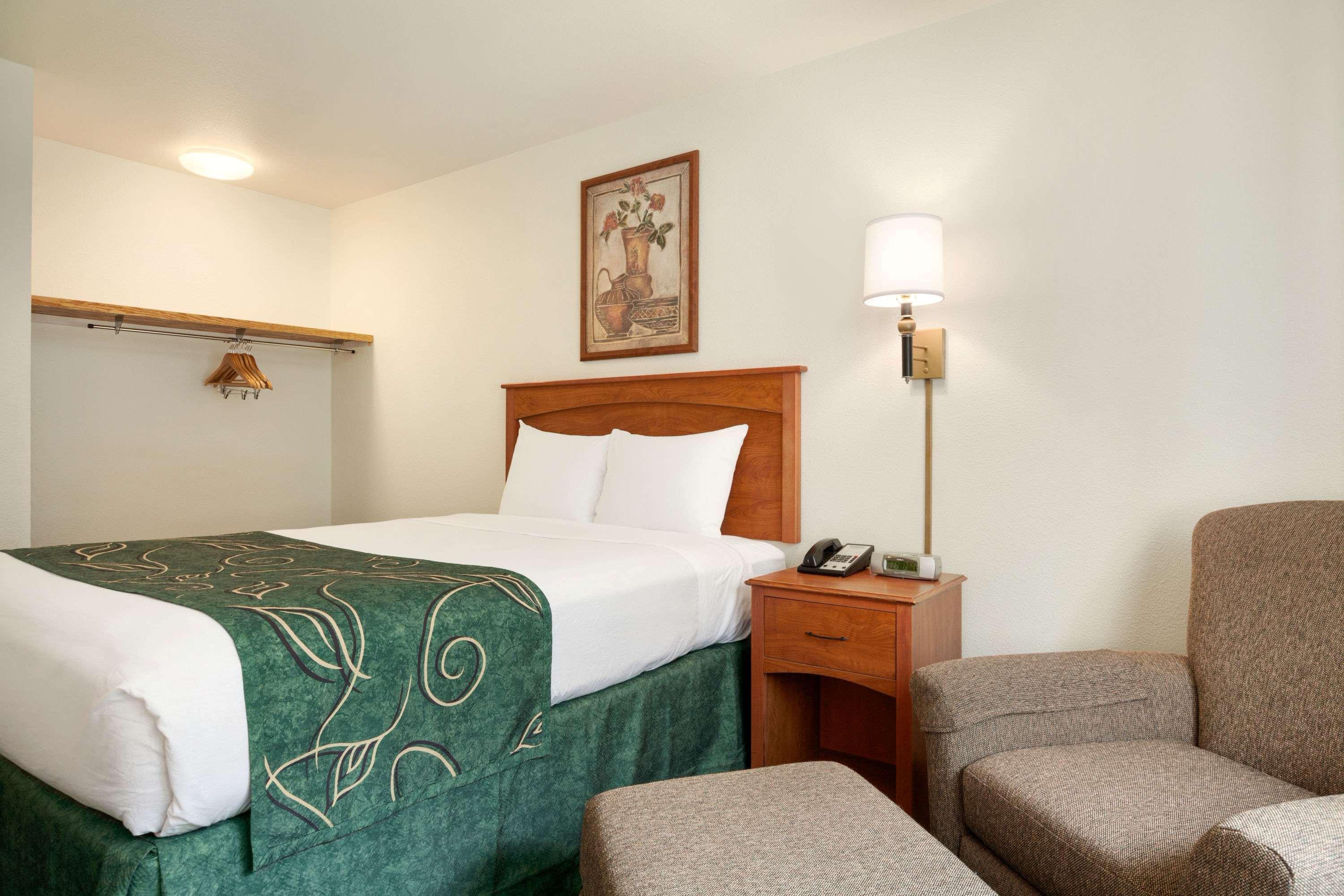 Travelodge By Wyndham Dunsmuir Exteriér fotografie
